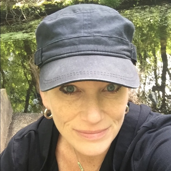 Meet your Posher, Janine - Picture 2 of 5